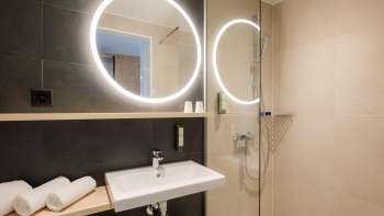 Modernes Badezimmer im B&B Hotel Liechtenstein-Eschen