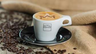 Ddetailaufnahme einer Kaffeetasse im Kaffee Demmel